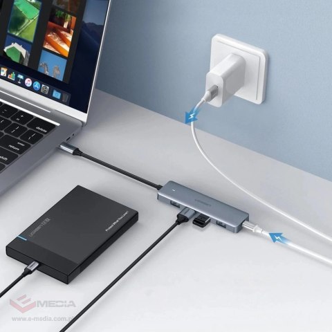 Ugreen rozdzielacz HUB USB Typ C - 4x USB 3.2 Gen 1 z portem zasilania USB-C szary (CM219 70336)