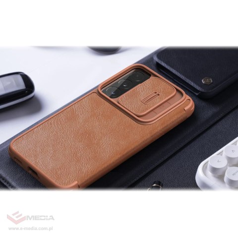 Nillkin Qin Leather Pro Case etui do Samsung Galaxy S22+ (S22 Plus) osłona na aparat kabura pokrowiec obudowa z klapką brązowy