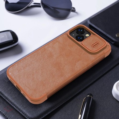 Nillkin Qin Leather Pro Case etui iPhone 14 Plus osłona na aparat kabura pokrowiec obudowa z klapką brązowy