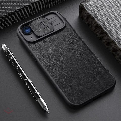 Skórzane etui z klapką Nillkin Qin Pro Leather do iPhone 15 z osłoną aparatu - czarne