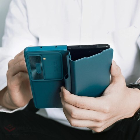 Skórzane etui z klapką i osłoną aparatu do Samsung Galaxy Z Fold 5 Nillkin Qin Leather Pro - brązowy