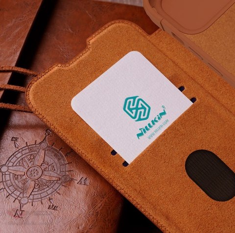 Skórzane etui z klapką osłoną aparatu do iPhone 15 Plus Nillkin Qin Pro Leather - brązowe