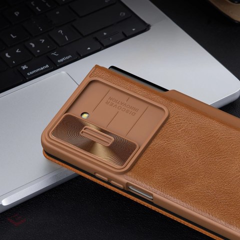 Skórzane etui z klapką i osłoną aparatu do Samsung Galaxy Z Fold 5 Nillkin Qin Leather Pro - czarne