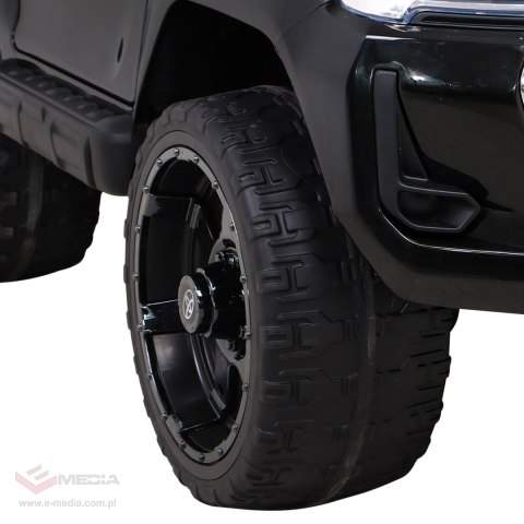 Toyota Hilux na akumulator dla dzieci Czarny Pickup + Napęd 4x4 + Pilot