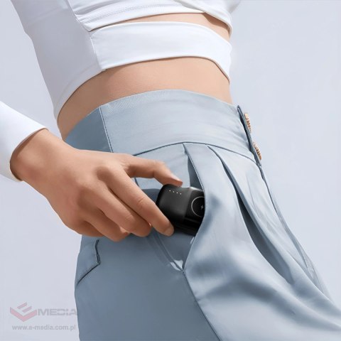 Mini powerbank Wozinsky WF16-YLS 5000mAh 15W Lightning z wbudowanym kablem USB-C i ładowarką do Apple Watch - czarny