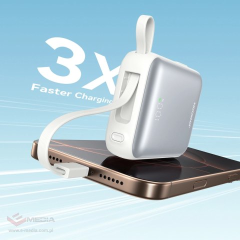 Powerbank Joyroom JR-PBF27 10000mAh 22.5W z wbudowanymi kablami USB-C i Lightning - biały