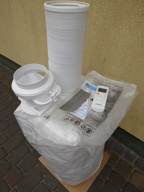 Midea Comfee Mocny Klimatyzator przenośny mobile 9000 2,6kW OSUSZACZ 50l /24h 3w1