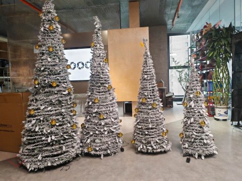 Choinka Świąteczna Udekorowana Ozdobna Gotowa Składana 150cm Lampki Bombki