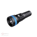 Handheld LED diving flashlight Xtar D26 1600S set with battery and charger.