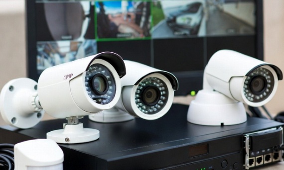 Wybór kamery monitoringu: IP, analogowa czy WiFi?